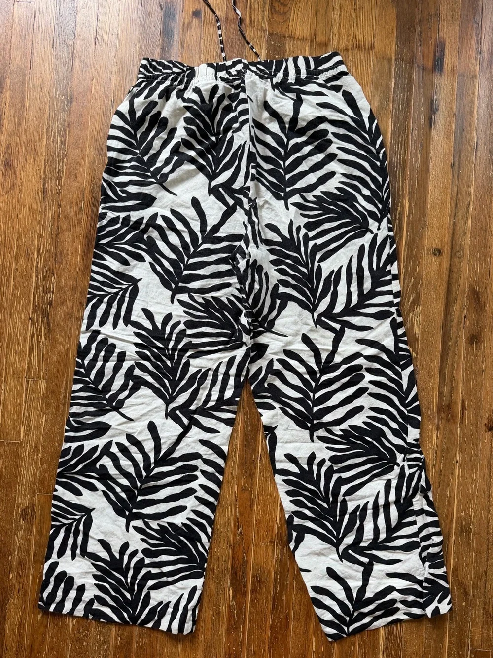 Black Leaf Print Women’s Linen Loose Fit Pants